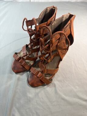 Rampage women's brown strappy Tie Back Zip Wedge Sandals size 7